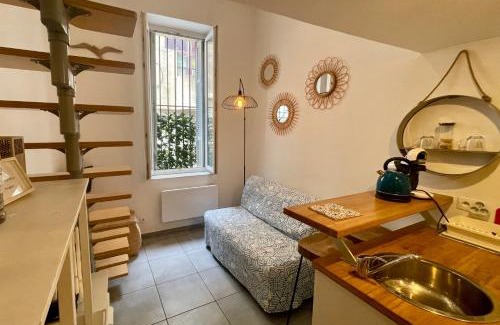 Prefecture Apartment | Charming Studio in Central Marseille with Oceanfront Views