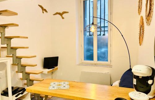Prefecture Apartment | Charming Studio in Central Marseille with Oceanfront Views