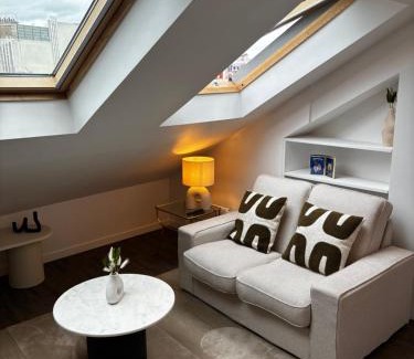 Quartier du Mail Apartment | Charming Ravissant Studio Parisien - Child Friendly Stay