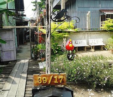 Ayutthaya Bed & Breakfast | Affordable Family Stay at Ray Nu Guest House with Great Reviews