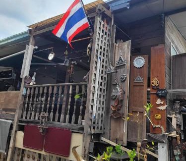 Ayutthaya Bed & Breakfast | Affordable Family Stay at Ray Nu Guest House with Great Reviews
