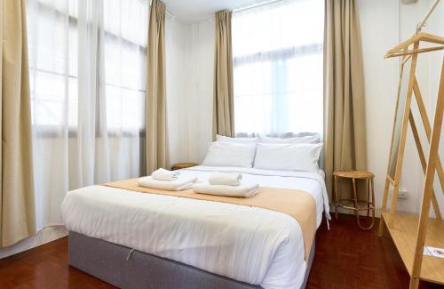 Nimman House | Welcoming Ray's Home: 3BR Near Nimman with Yard