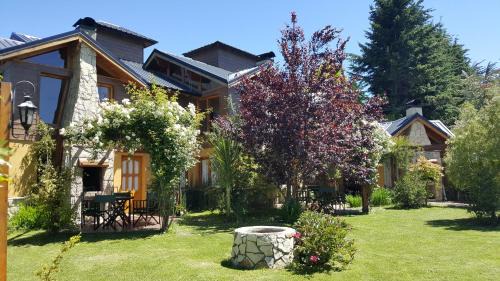 San Carlos de Bariloche Cabin | Discover Rayen Mapu: Family-Friendly Getaway with 9.4 Rating