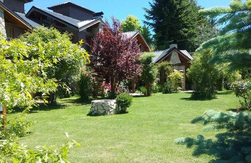 San Carlos de Bariloche Cabin | Discover Rayen Mapu: Family-Friendly Getaway with 9.4 Rating