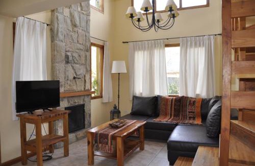 San Carlos de Bariloche Cabin | Discover Rayen Mapu: Family-Friendly Getaway with 9.4 Rating