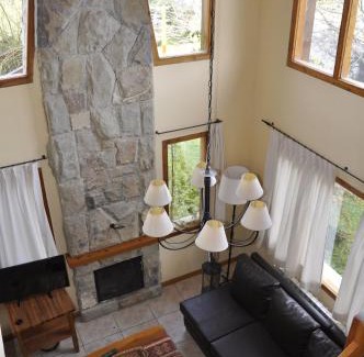 San Carlos de Bariloche Cabin | Discover Rayen Mapu: Family-Friendly Getaway with 9.4 Rating
