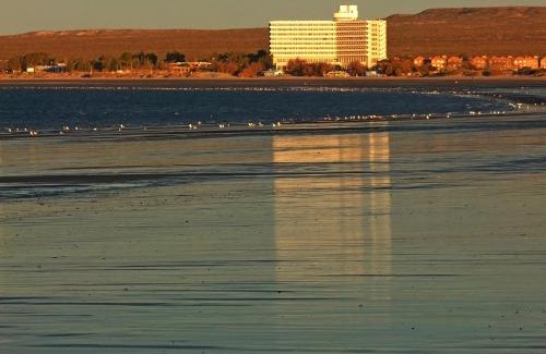 Puerto Madryn Hotel | Rayentray Grand Hotel: Oceanfront Retreat with Spa & Pool