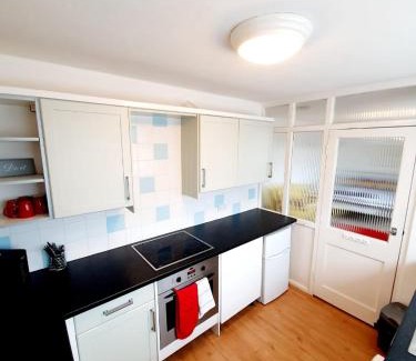 Rayleigh Apartment | Comfortable Rayleigh Town Centre 2 Bedroom Apartment