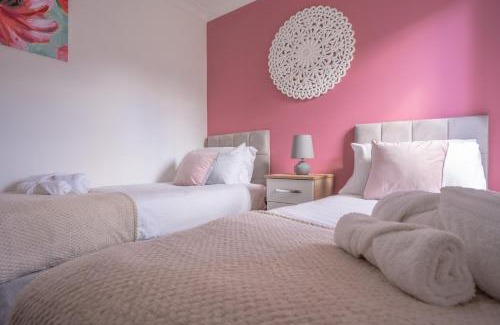 Peterborough House | Raymond James Accommodation: Family-Friendly Retreat with Garden