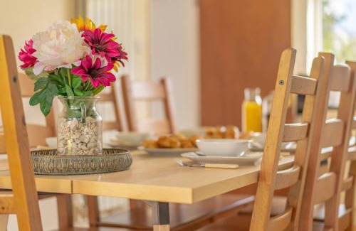 Peterborough House | Raymond James Accommodation: Family-Friendly Retreat with Garden