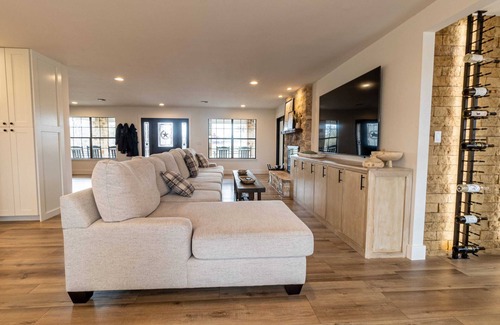 Fredericksburg House | Exceptional Raymond Ranch: Main & Guest House for 20 Guests