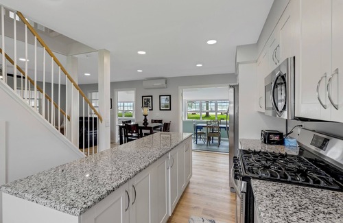 Pearl Beach House | Rays On The River: Pet-Friendly Retreat by St. Clair