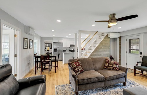Pearl Beach House | Rays On The River: Pet-Friendly Retreat by St. Clair