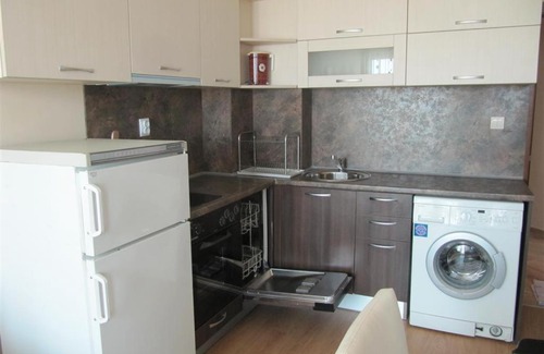 Pomorie Apartment | Discover Rayski Zalez: Pet-Friendly Retreat for Families