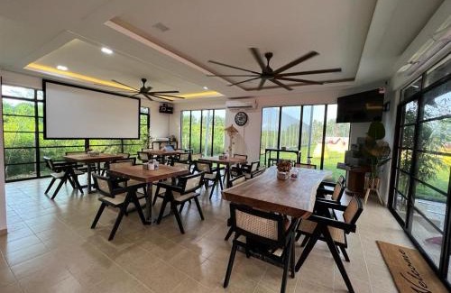 Kuala Berang Hotel | Razia Village