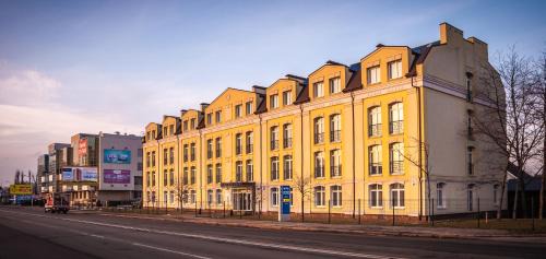 Darnyckyj Hotel | Pet-Friendly Retreat at Raziotel Kyiv with Top Amenities
