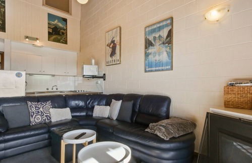 Hotham Heights Apartment | Razorback 3 - Family-Friendly Chalet with Kitchen Amenities