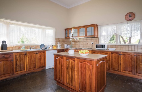 Razorback House | Razorback Dream Farmhouse: Family-Friendly Retreat with Pool