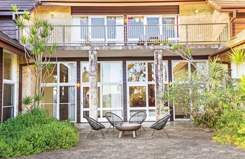 Razorback House | Razorback Dream Farmhouse: Family-Friendly Retreat with Pool