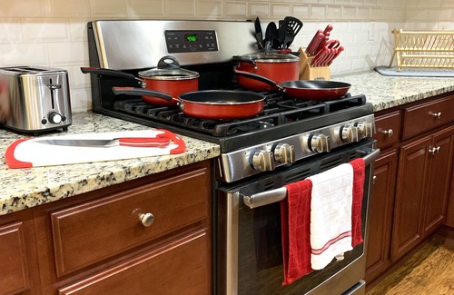 Fayetteville House | Razorback Retreat: 3BR Home Near UofA with Ocean Views