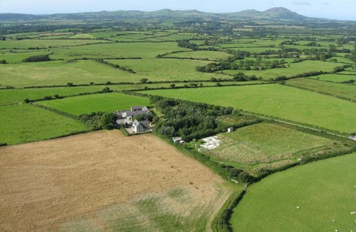 Rhyd-y-clafdy Apartment | Top-Rated Family and Pet-Friendly Stays at Dderwen