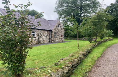 Rhyd-y-clafdy Apartment | Top-Rated Family and Pet-Friendly Stays at Dderwen