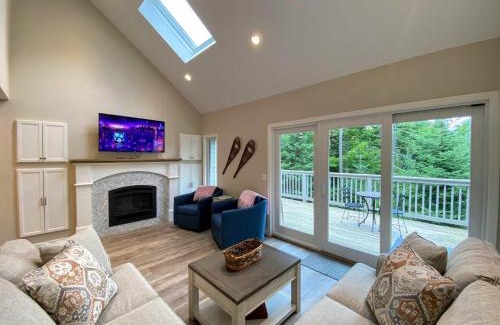 Bretton Woods House | RB24 Renovated AC Ski-in out Bretton Woods Townhome