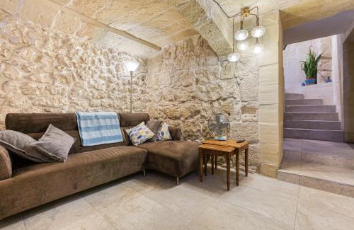 Rabat House | Historic Rb42 House - Child-Friendly and Guest Rated 9/10