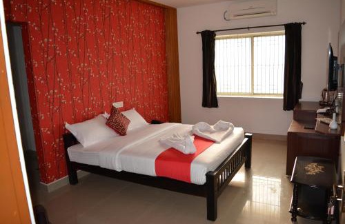 Perundurai Hotel | Cozy RD Hotel: Family-Friendly with Dining & Breakfast