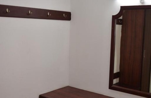 Perundurai Hotel | Cozy RD Hotel: Family-Friendly with Dining & Breakfast