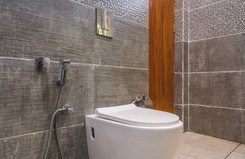 Rohtak Hotel | Relax at RD RESORT: Family-Friendly with Pool & Spa