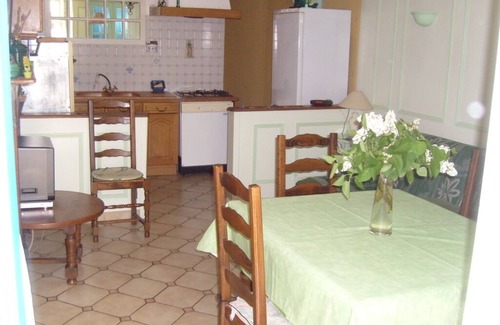 Granville Apartment | Cozy RDC with Sunlit Courtyard and Breakfast Included