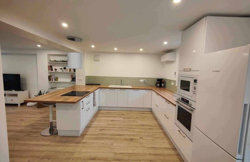 Saint-Laurent-de-Mure House | Convenient RDC T4 Near Airport with Family-Friendly Amenities