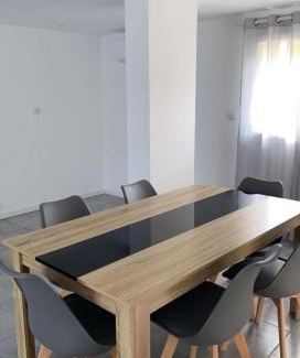 Les Caillols Apartment | RDC Villa: Independent Entry with Pool & Pet-Friendly Stay