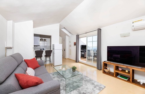 Nueva Andalucia Apartment | PH in Golden Banús: Oceanfront Views & Family-Friendly Amenities