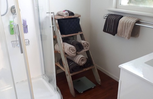 Te Rangiita House | Relax at Re-Cooper-ation: Swim, Fish & Recharge Today!