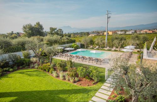 Montioni Bed & Breakfast | Experience Re Ottone Rooms with Oceanfront Pool Access