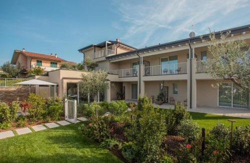Montioni Bed & Breakfast | Experience Re Ottone Rooms with Oceanfront Pool Access