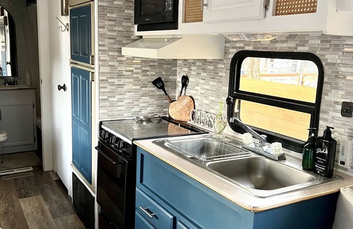 Maple Grove - Franklin House | Private Pet-Friendly Retreat with Spa and Breakfast Options
