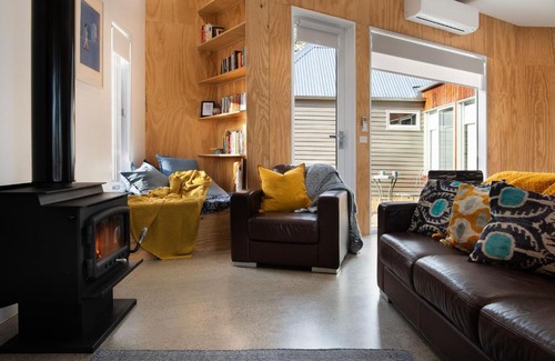 Clunes House | Experience Readers Rest: Pet Friendly & Child-Friendly Stay