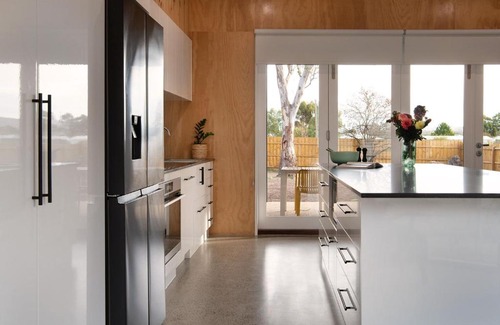 Clunes House | Experience Readers Rest: Pet Friendly & Child-Friendly Stay