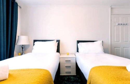 Tilehurst House | Reading - 3-Bed House - Sleeps 6 - Garden - WiFi