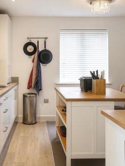 Spencers Wood Apartment | Reading Retreat – 2-Bed with Private Parking