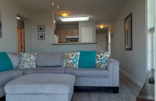 Folly Beach Condo | Beachfront Escape: Unwind with Sunset Views & Paddleboarding