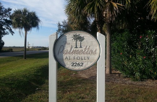 Folly Beach Condo | Beachfront Escape: Unwind with Sunset Views & Paddleboarding