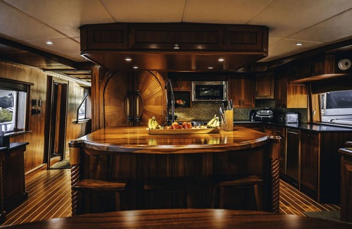 Estate Kings Quarter Boat Rental | All-Inclusive Oceanfront Retreat for Family Fun