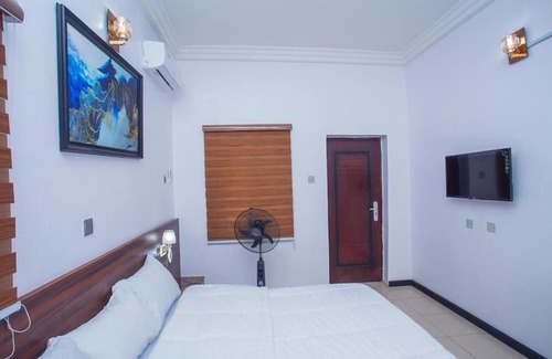 Ibadan Apartment | Comfortable Readyhomes Shortlets with Pool & Pet Amenities