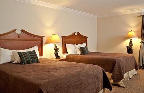 Gatlinburg Hotel | Relax at Reagan Resorts Inn with Oceanfront Views & Pool