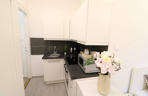 Erzsebetvaros Apartment | Guest Rated 10/10: Real Apartments Wesselényi IV. with Kitchen