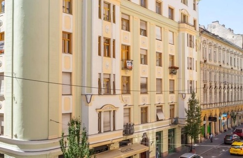 Erzsebetvaros Apartment | Guest Rated 10/10: Real Apartments Wesselényi IV. with Kitchen